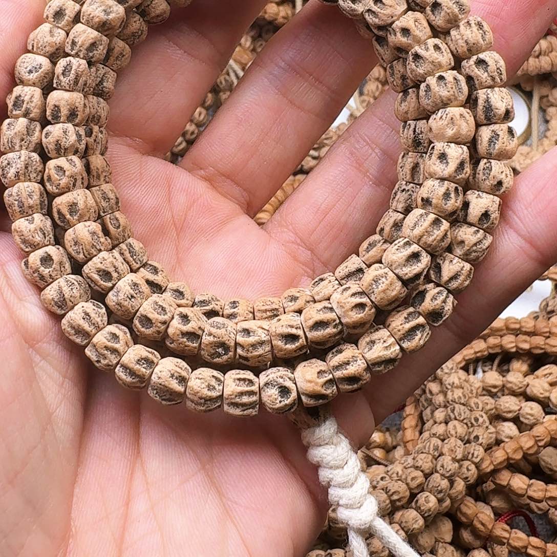 柏香籽/百香籽手串。*