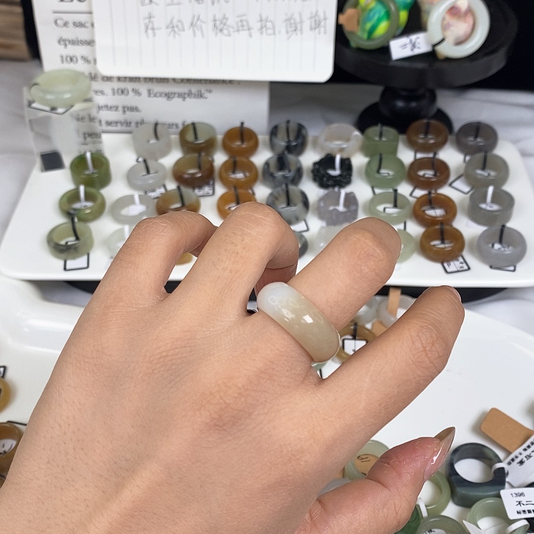 未镶嵌戒指和田玉Q9糖白轮胎17.6不退换