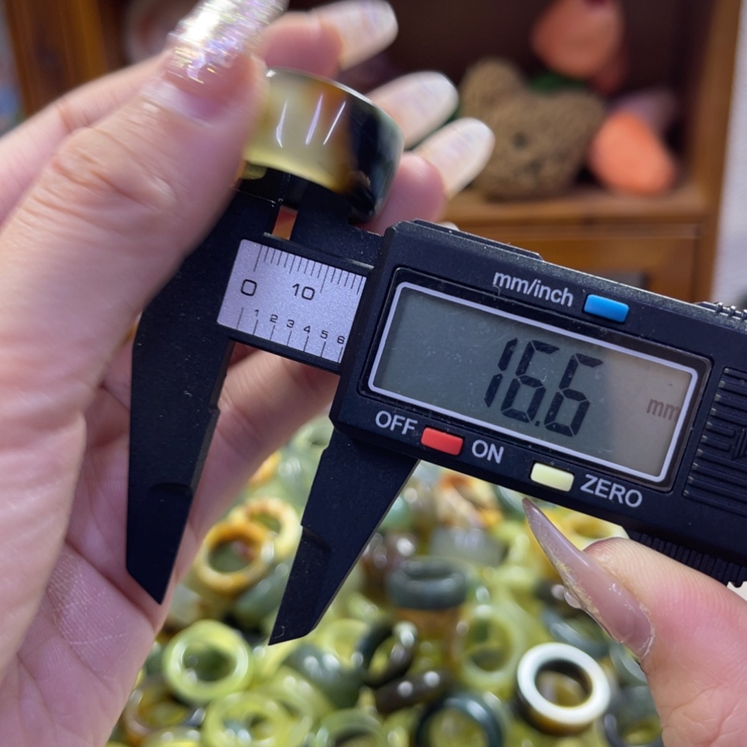 蛇纹石玉未镶嵌手镯61