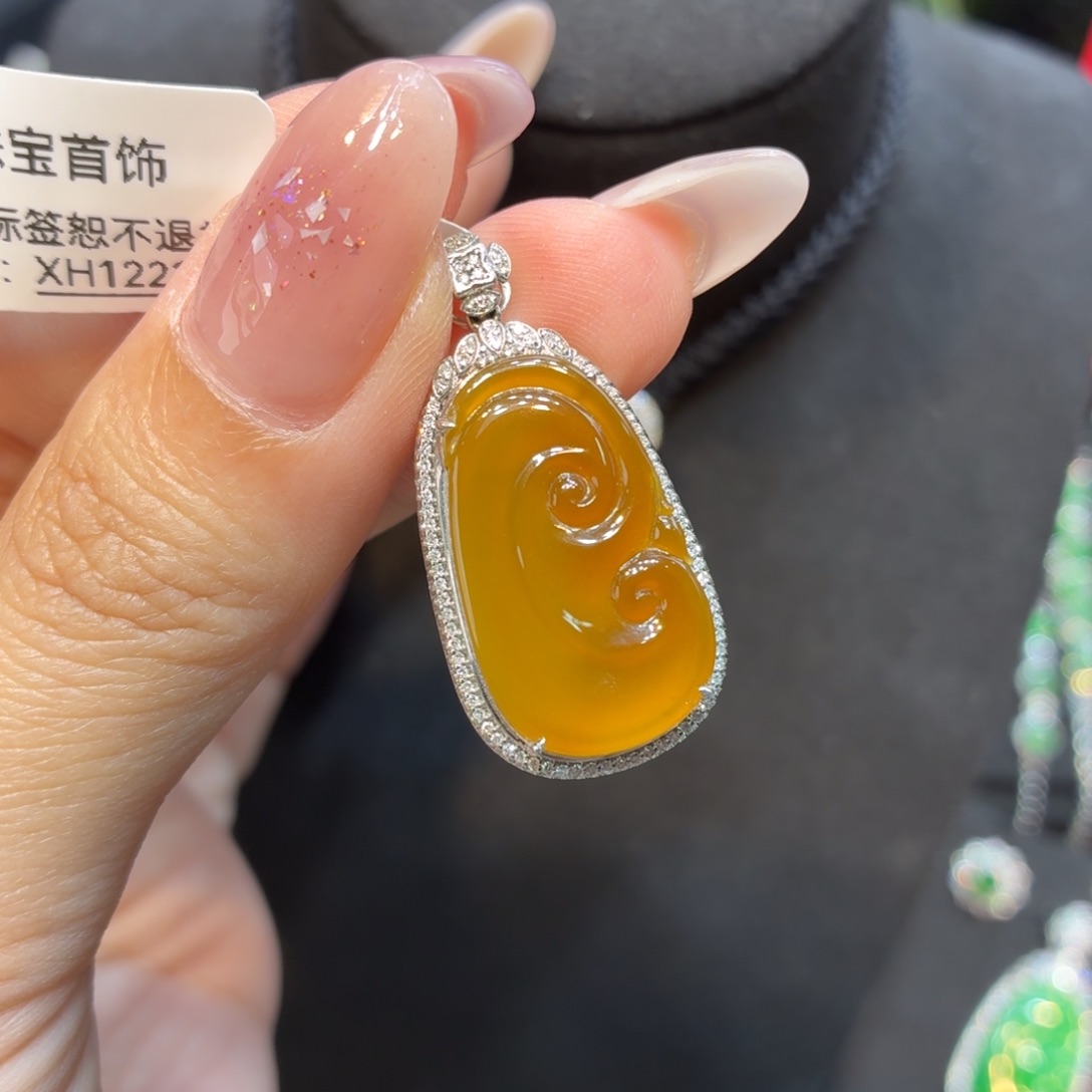 翡翠18K金镶嵌颈饰天然缅甸翡翠