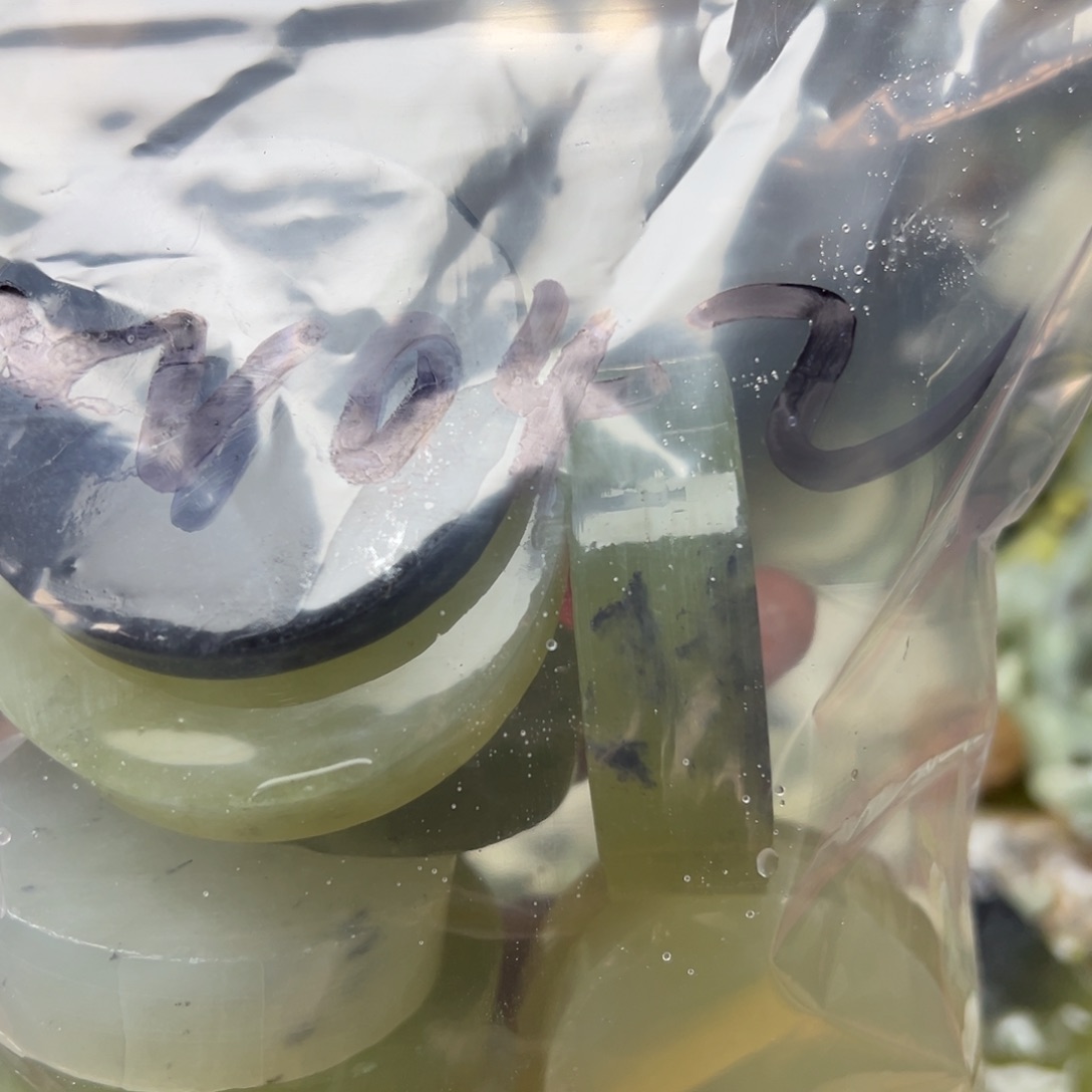 用***3蛇纹石玉未镶嵌岫玉手镯心，平安无事牌