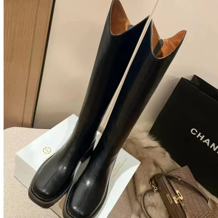 S905【XY】太古汇同步冬季新款5.5cm增高V口长筒靴显瘦粗跟女靴