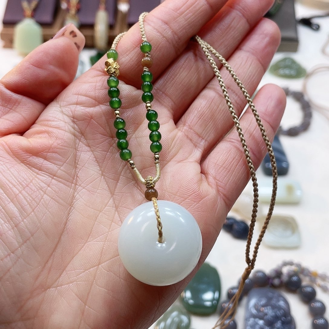 和田玉颈饰未镶嵌s***?