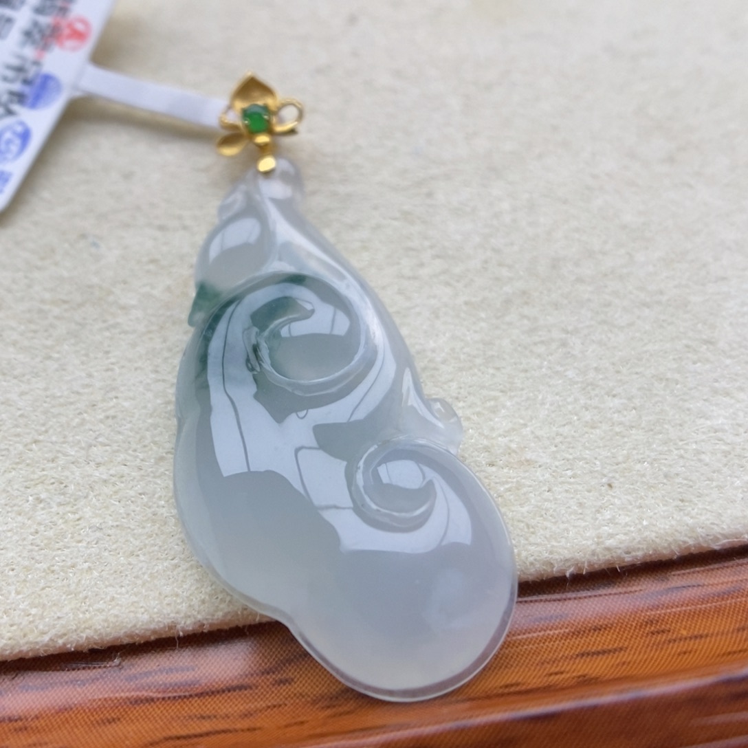 翡翠18K金镶嵌颈饰吊坠32