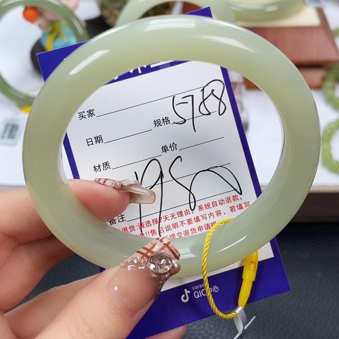 和田玉未镶嵌手镯