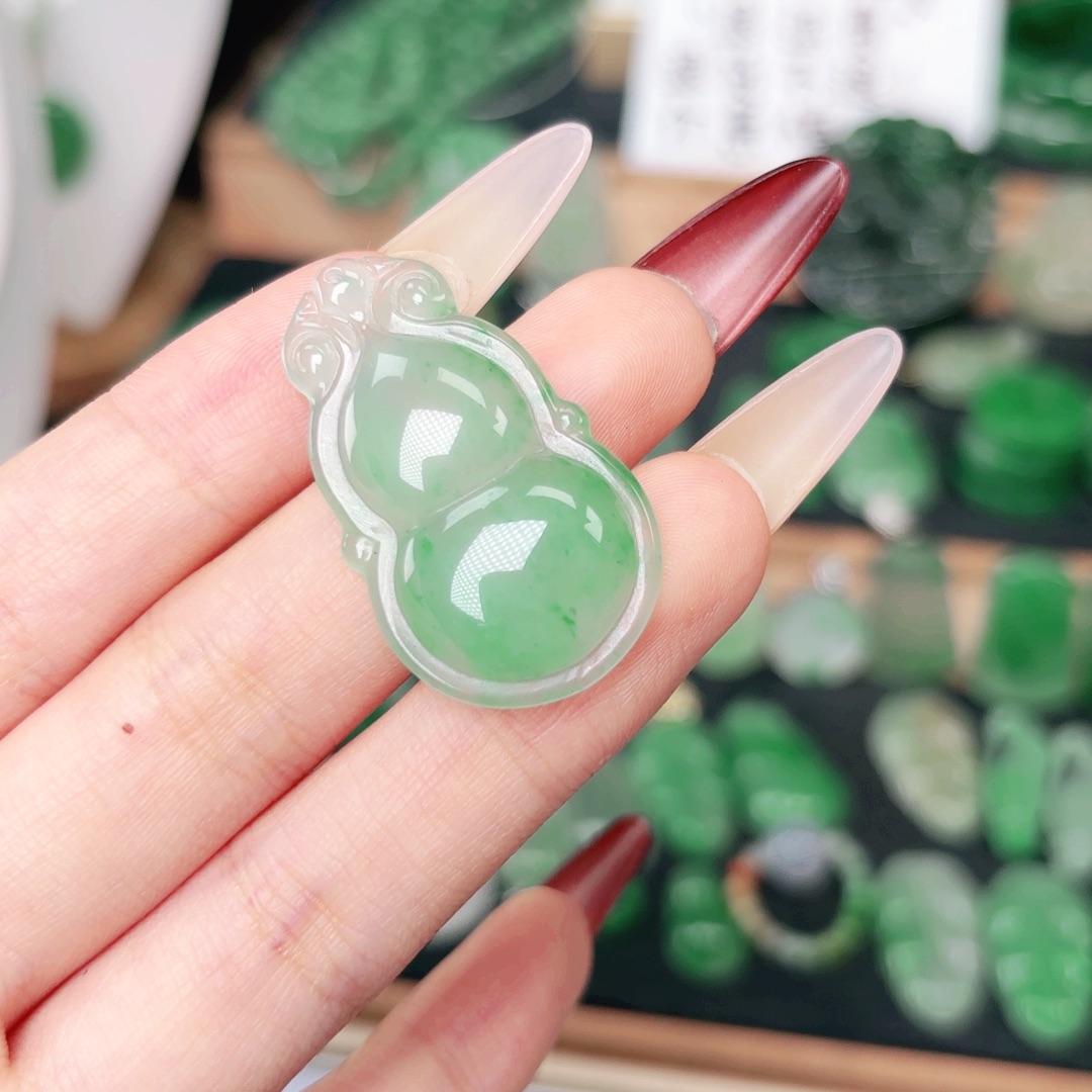 石英质玉（非洲翠）未镶嵌颈饰