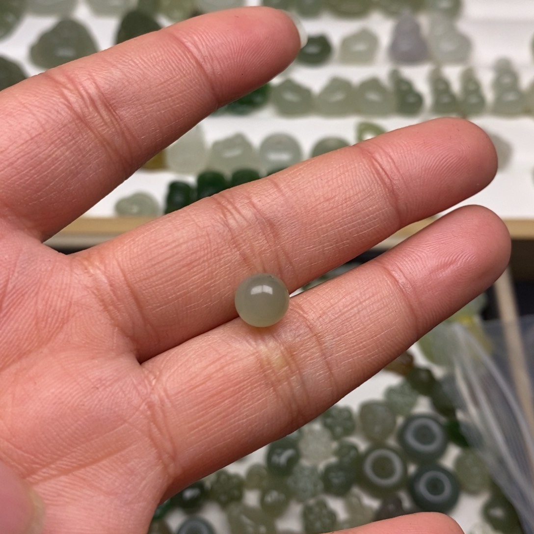 和田玉颈饰未镶嵌大****玩