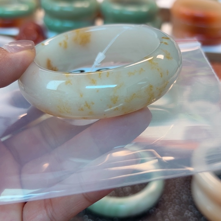 石英岩玉未镶嵌笔搁美*?