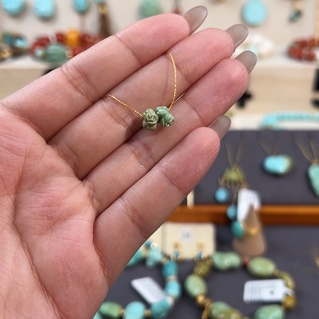 诗***远绿松石未镶嵌把件玫瑰花配饰