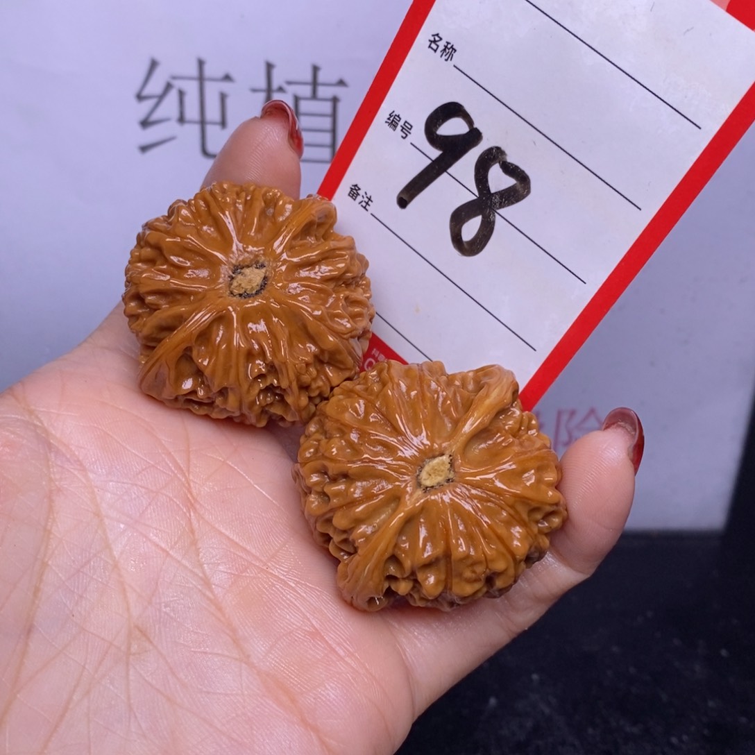 文玩核桃把件98/42宫灯