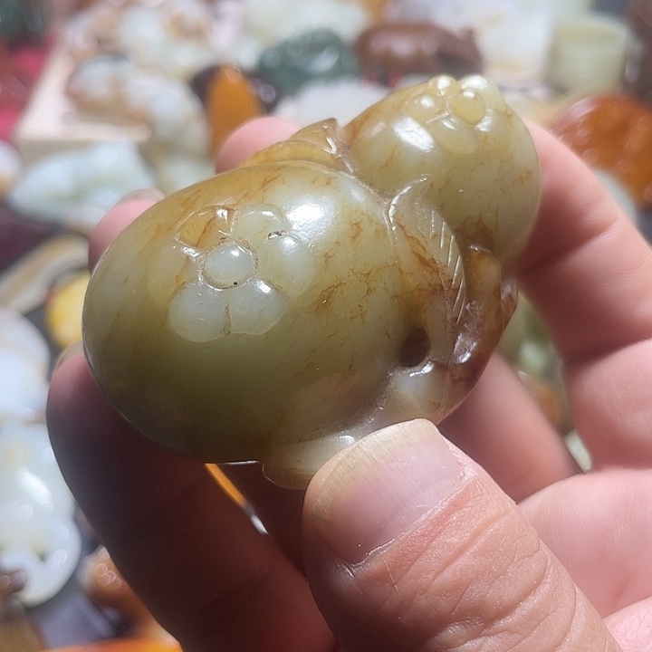 颈饰未镶嵌和田玉（糖玉）