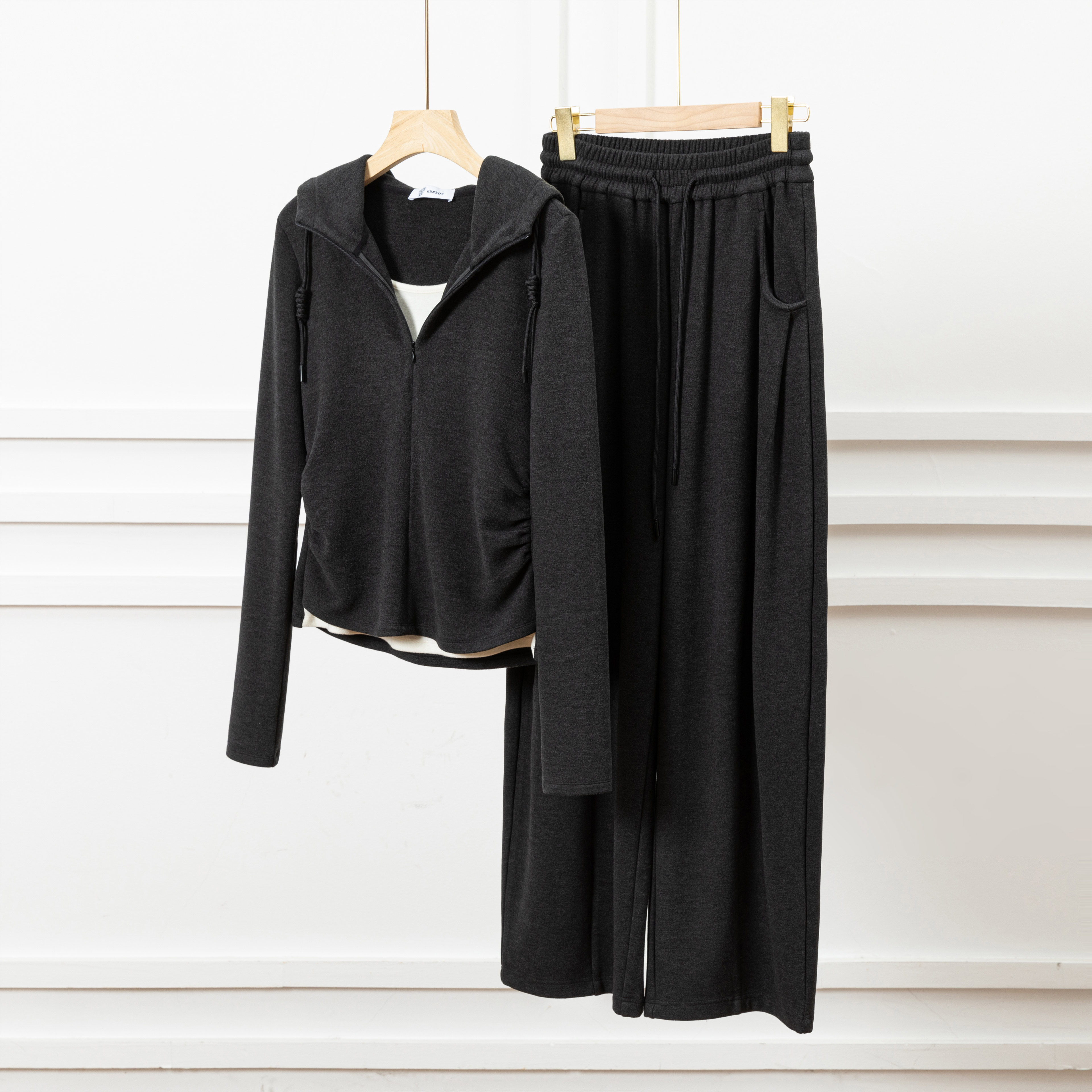 【路飞专享】乌木灰显瘦针织连帽短款运动长袖秋冬时尚套装