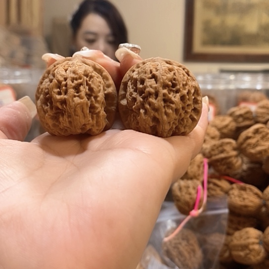 文玩核桃吊坠34雨花石尖有伤