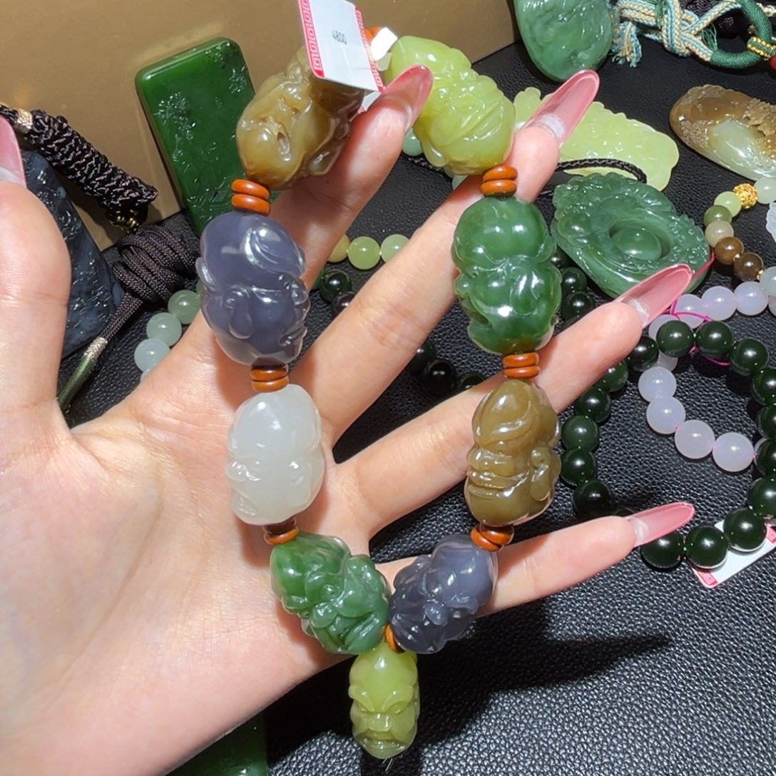 回***生和田玉未镶嵌颈饰