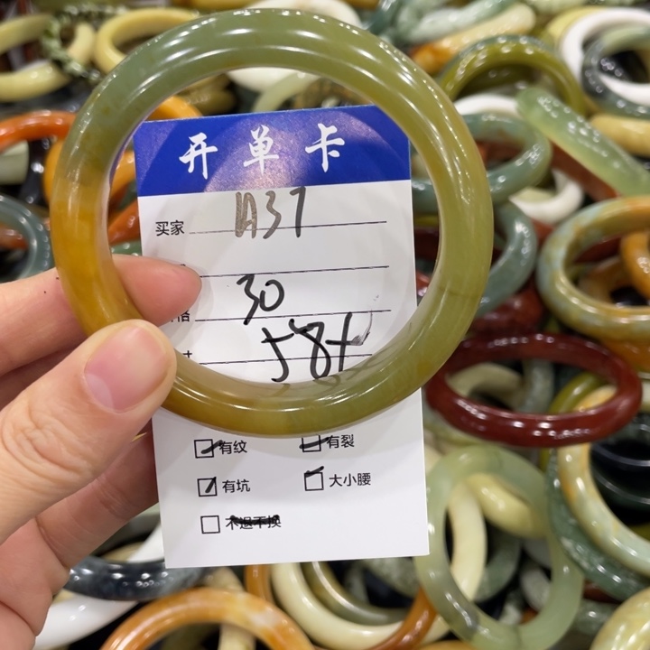 茈***烟蛇纹石玉未镶嵌手镯