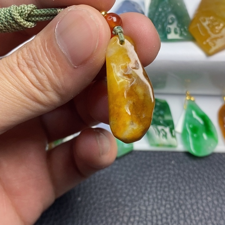 翡翠未镶嵌颈饰翡翠A货未镶嵌颈饰