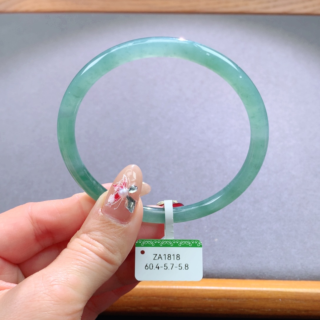 翡翠手镯未镶嵌天然翡翠手镯