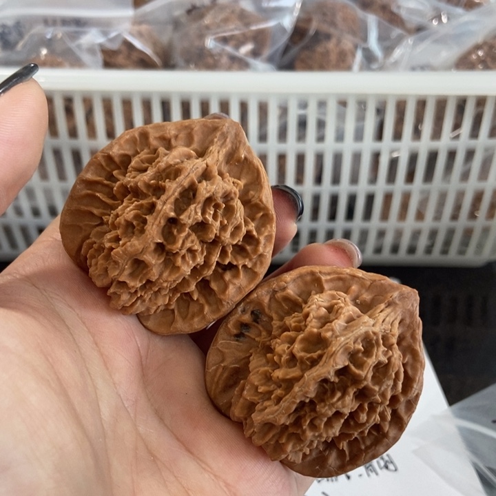 吊坠文玩核桃蝴蝶红微瑕