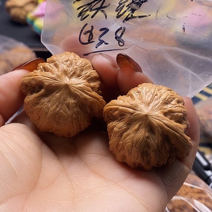 文玩核桃吊坠铁锤