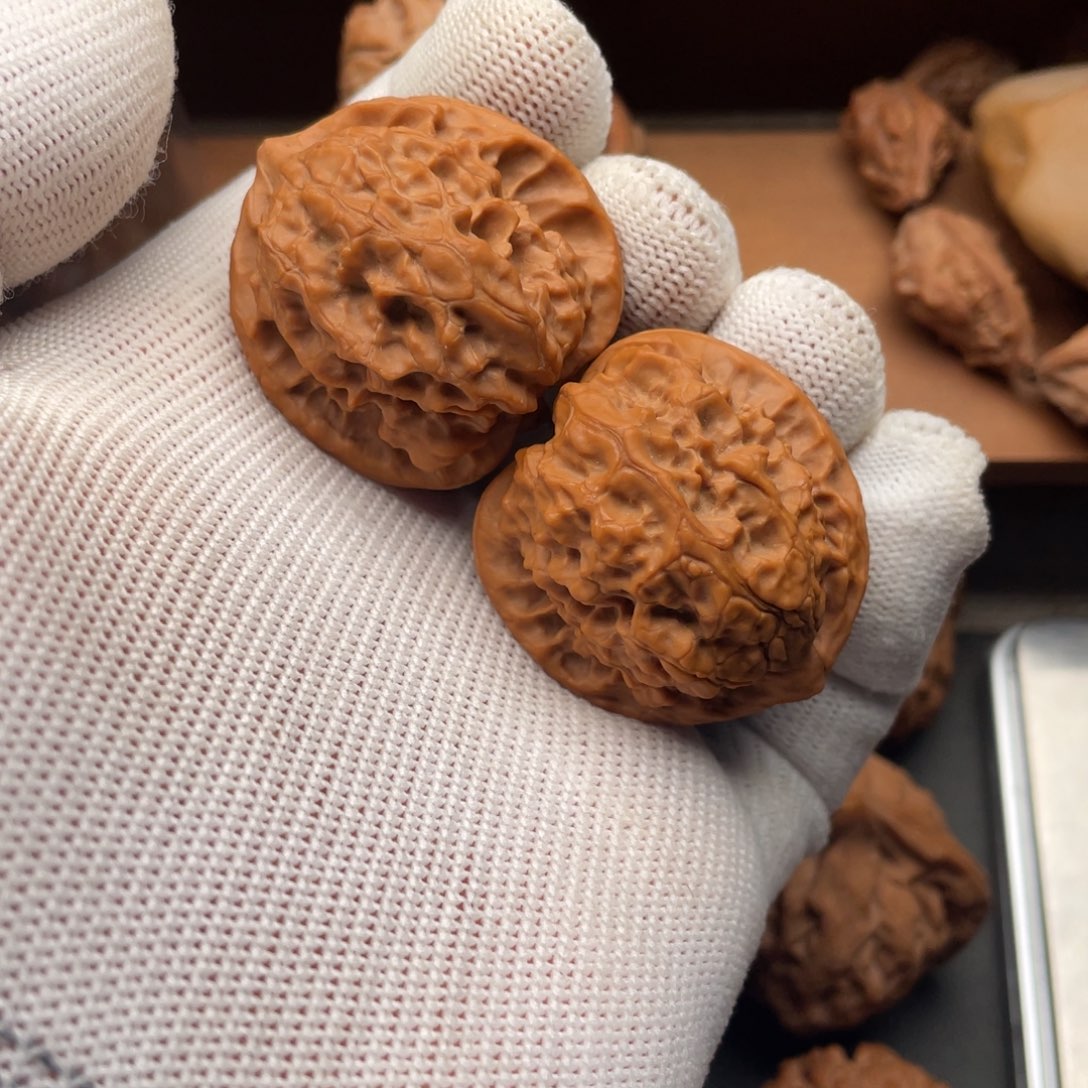 文玩核桃吊坠白蛇谷