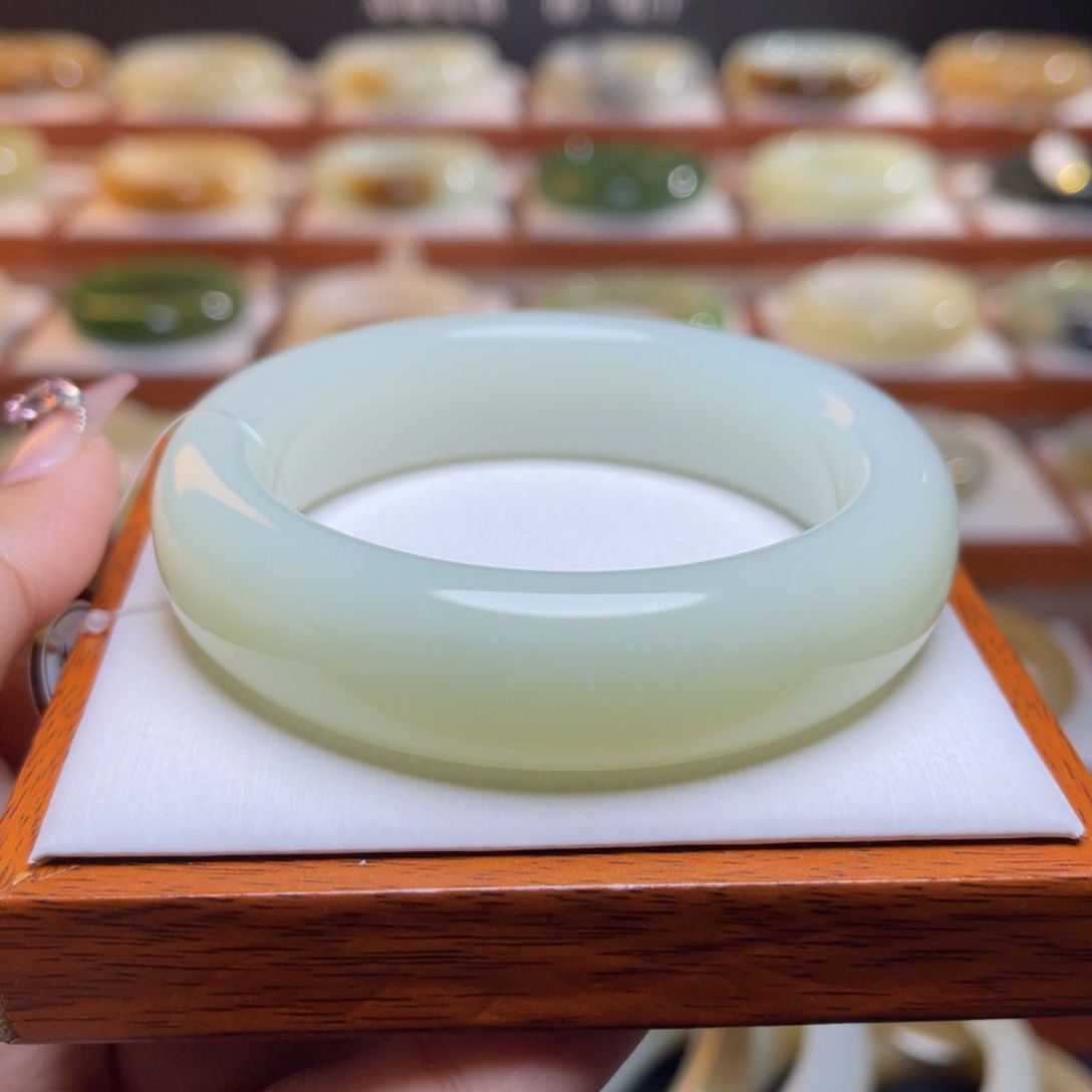 【闪购商品】和田玉手镯未镶嵌@***安