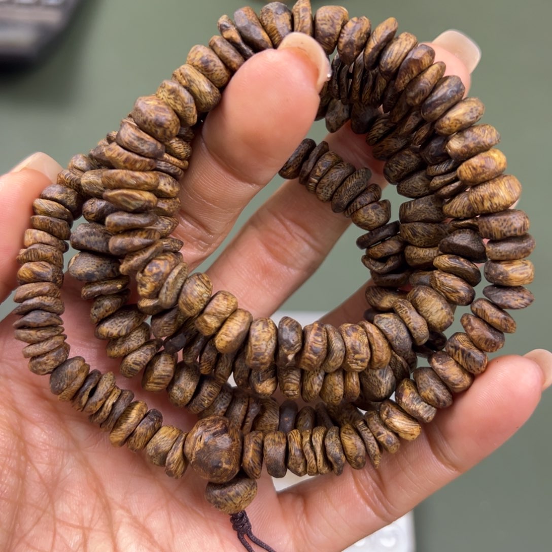 沉香手串透顶绿包壳卡9/31g+多圈