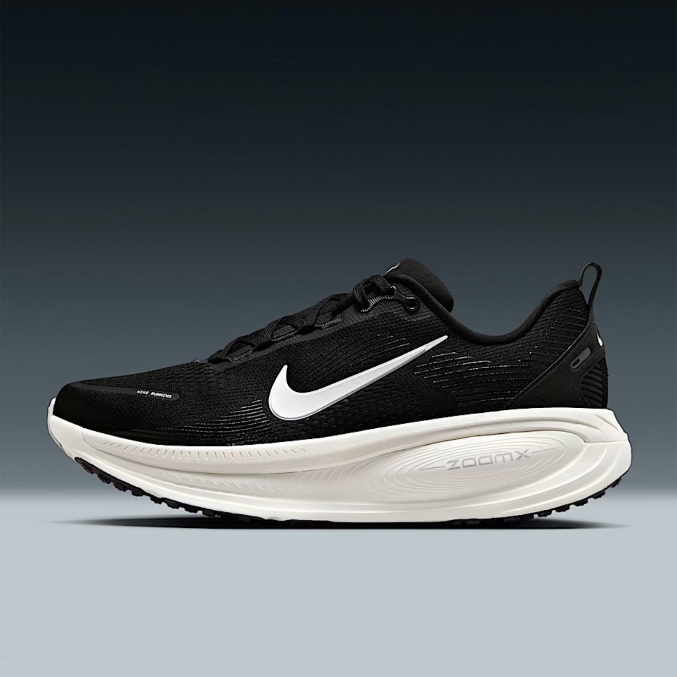 NIKE/耐克男子黑山峰白 VOMERO 18 公路跑步运动鞋  HM6803007