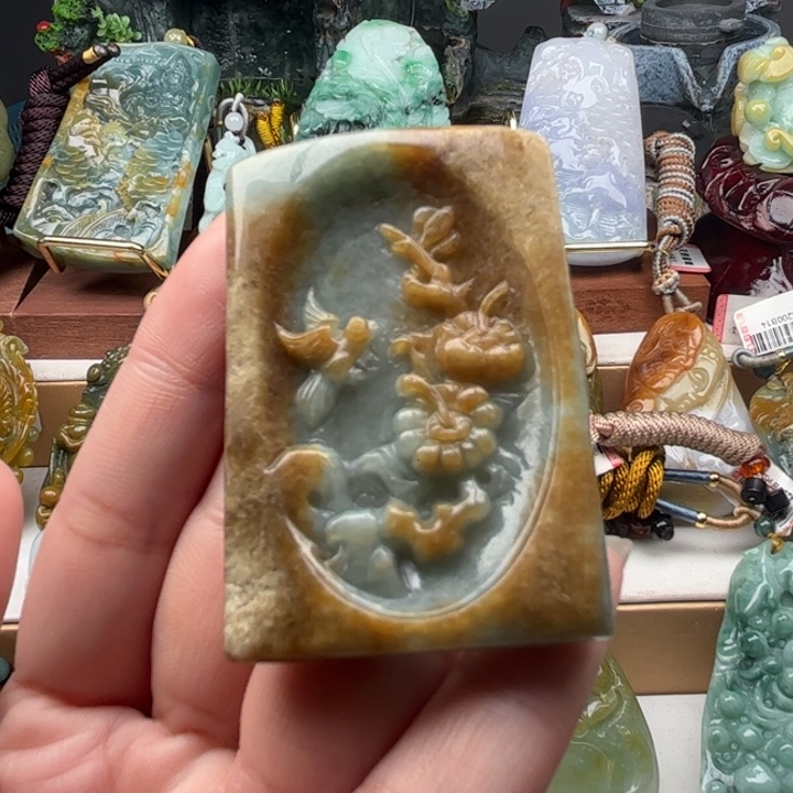 翡翠未镶嵌颈饰挂件