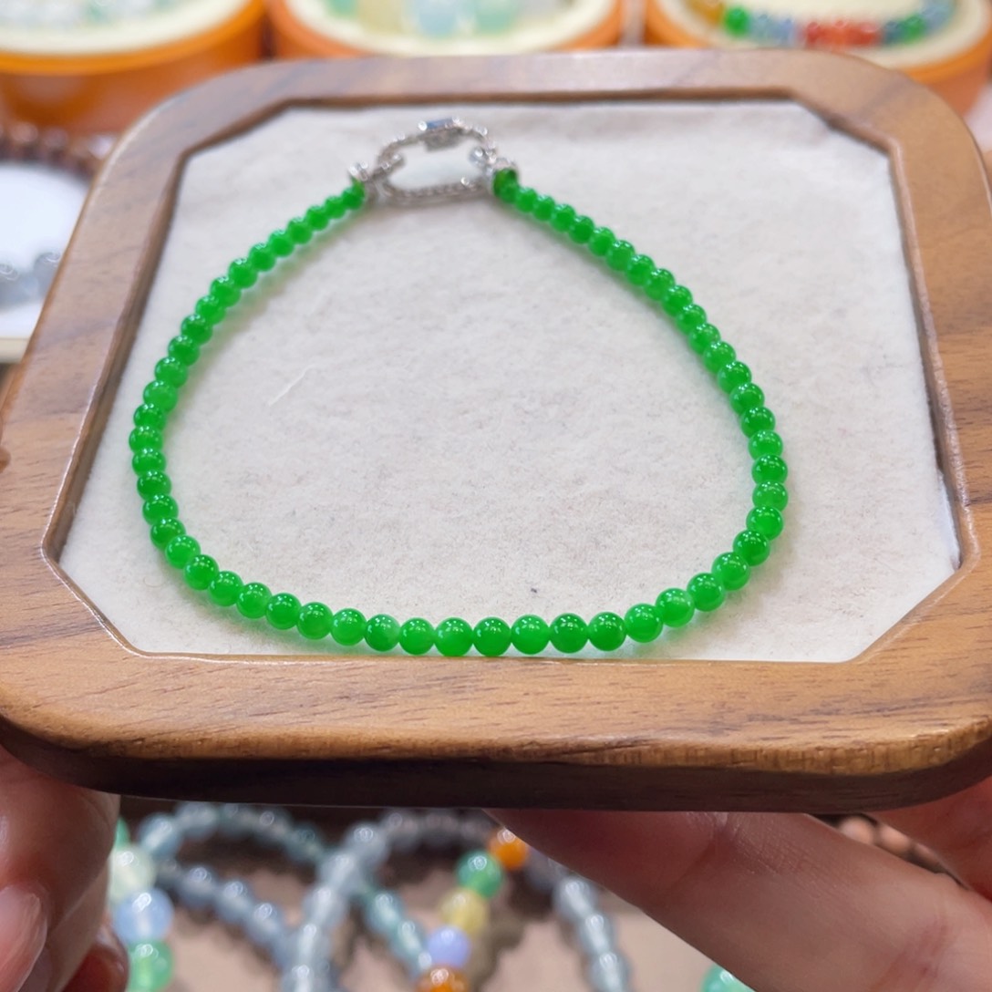 翡翠手链未镶嵌阳绿