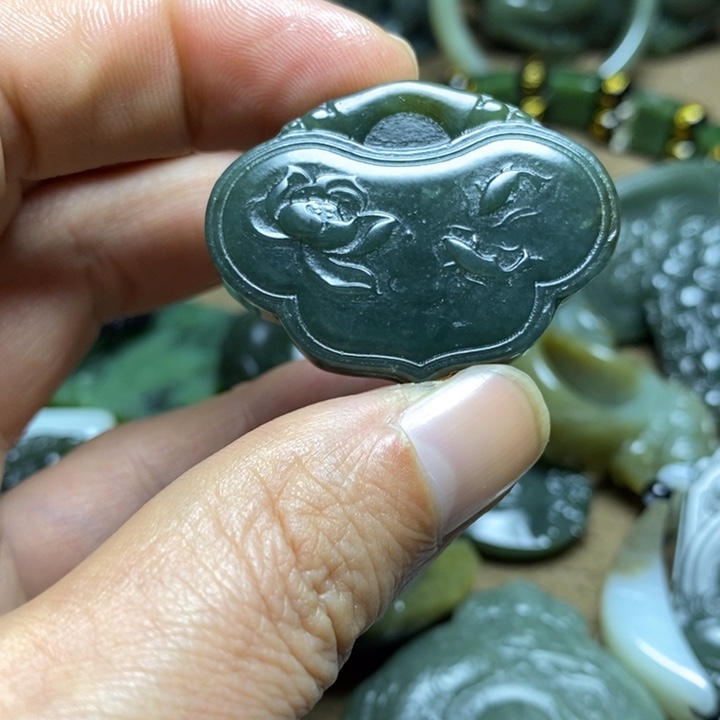 和田玉未镶嵌颈饰