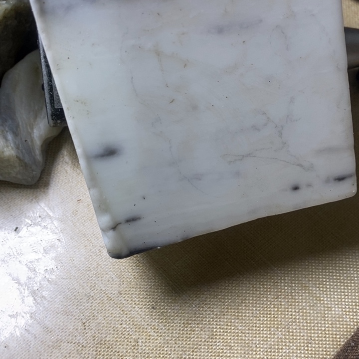 透闪石质玉未镶嵌珠宝半成品洪***虾