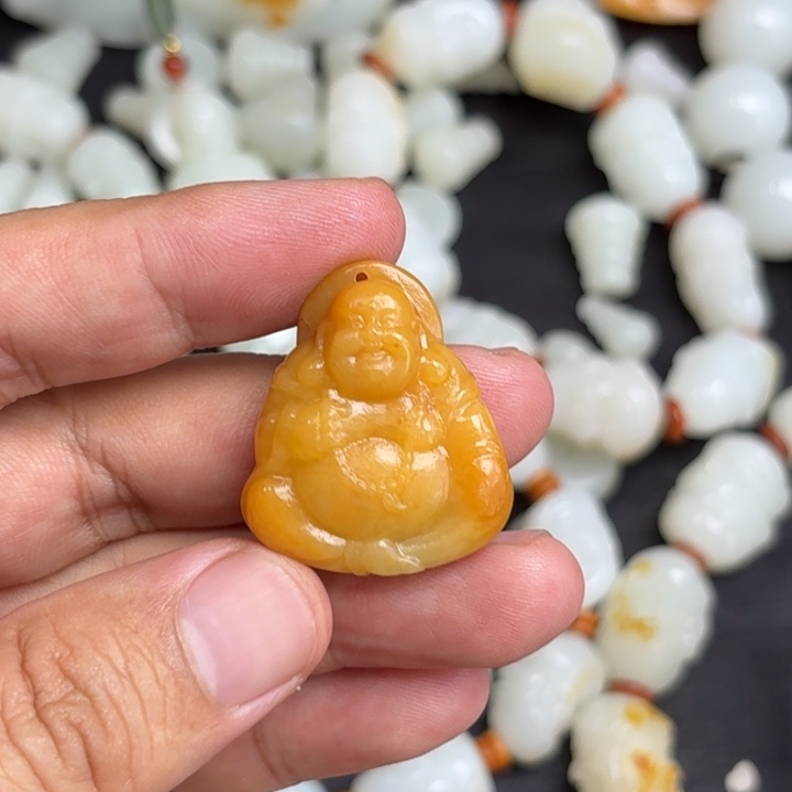 颈饰未镶嵌和田玉（白玉）