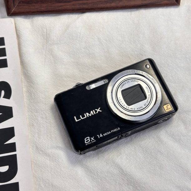 8新 Panasonic/松下 松下Fh22 触屏款长焦相机 屏幕瑕疵