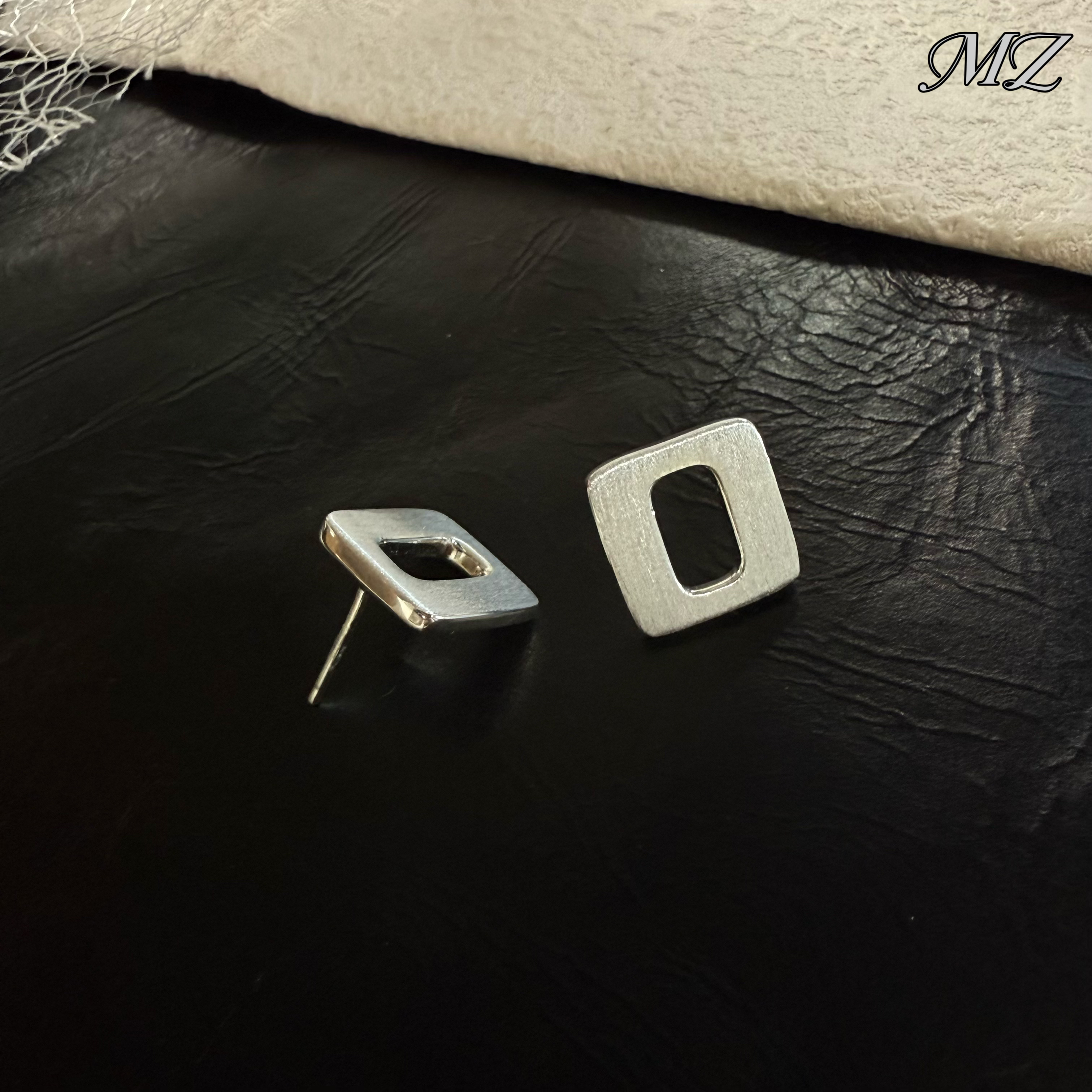 925银耳饰 重工高级感气质拉丝轻奢百搭简约风-方形镂空耳钉0867