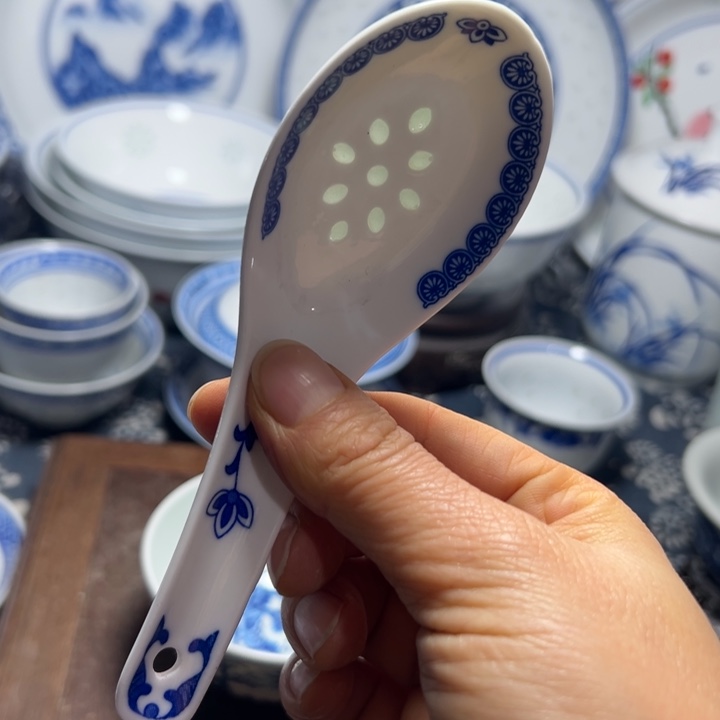 陶青花玲珑小饭勺茶花