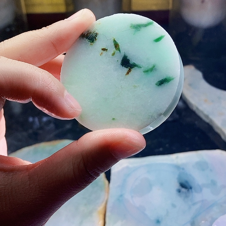 翡翠未镶嵌颈饰毛料27