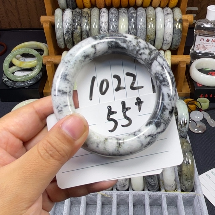 蛇纹石玉未镶嵌手镯面包镯