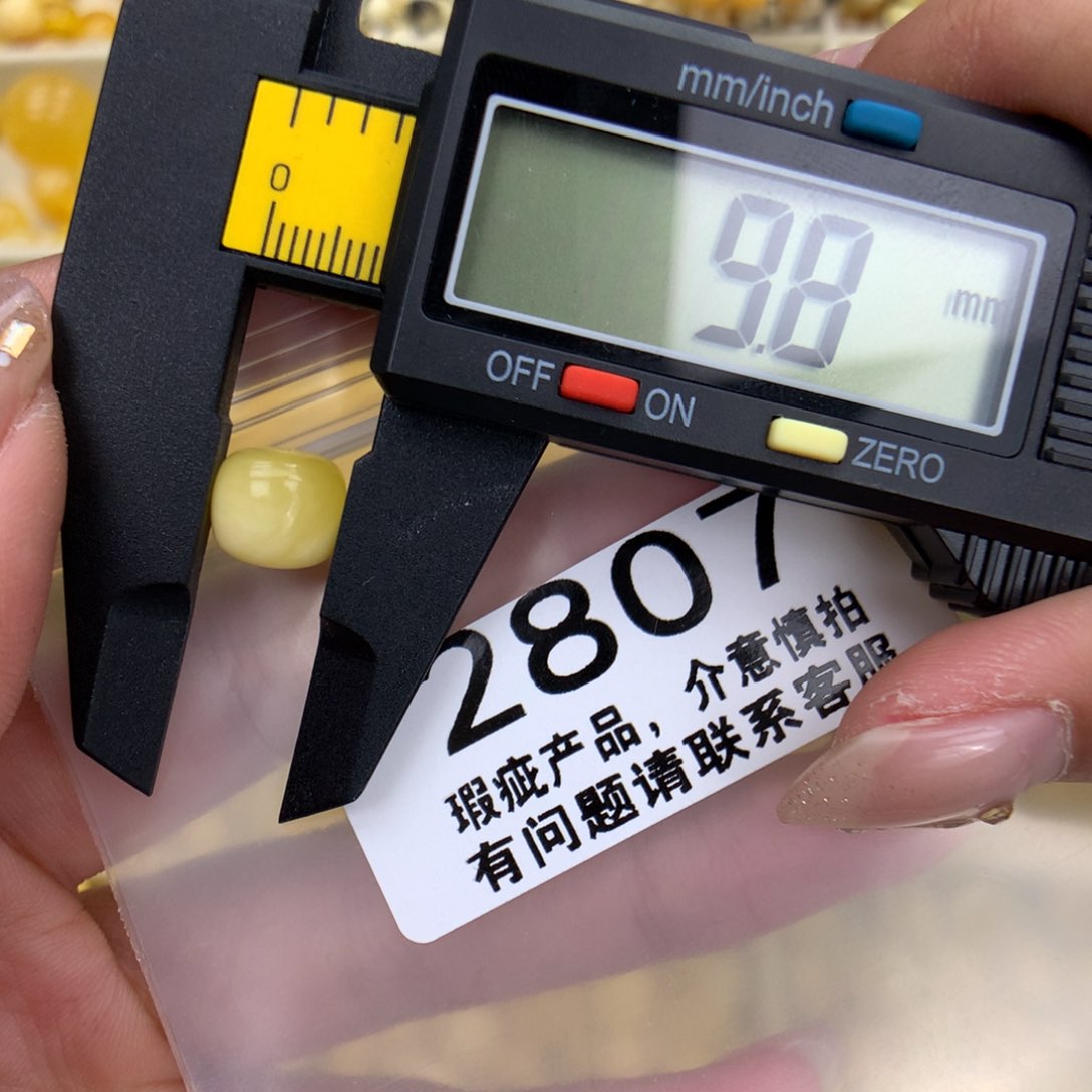 未镶嵌琥珀珠宝奇石