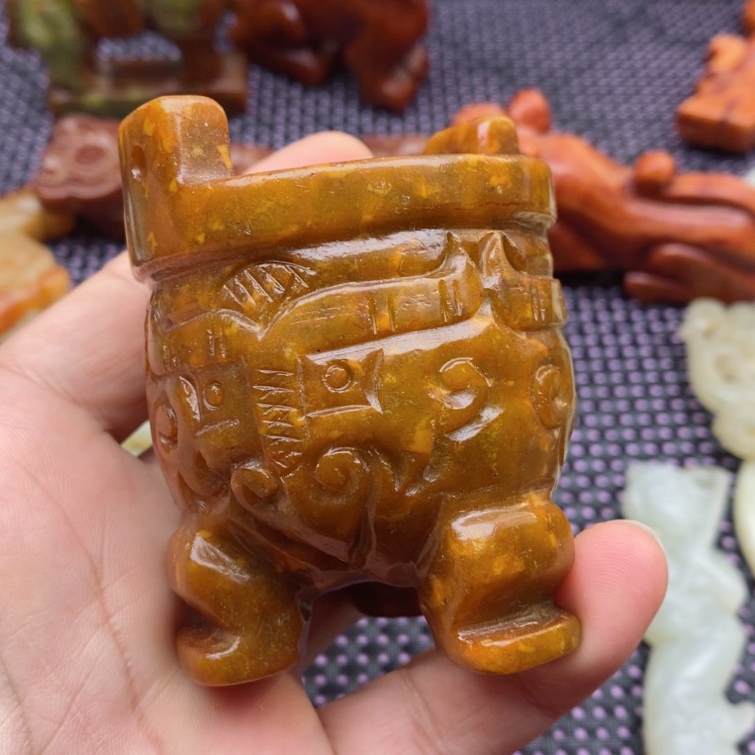 蛇纹石玉颈饰未镶嵌