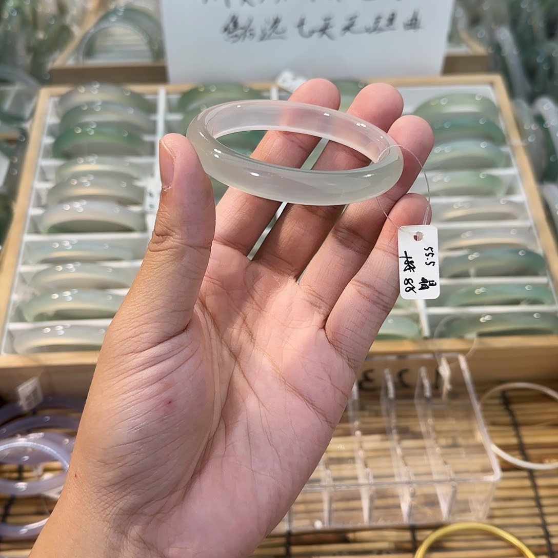玛瑙/玉髓未镶嵌手镯圈口55.5