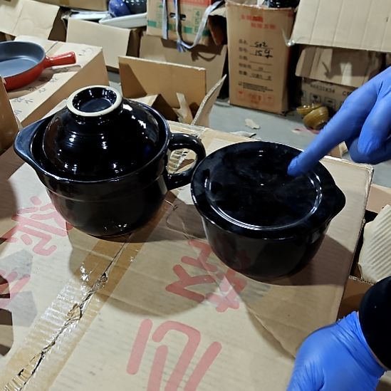 摆件盘子碗茶壶啥都有