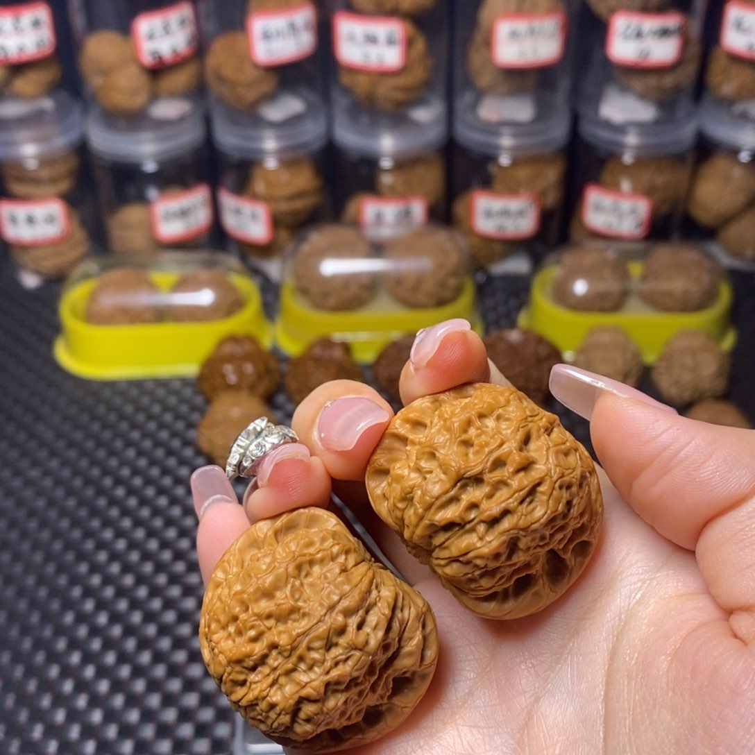 文玩核桃吊坠血麒麟38