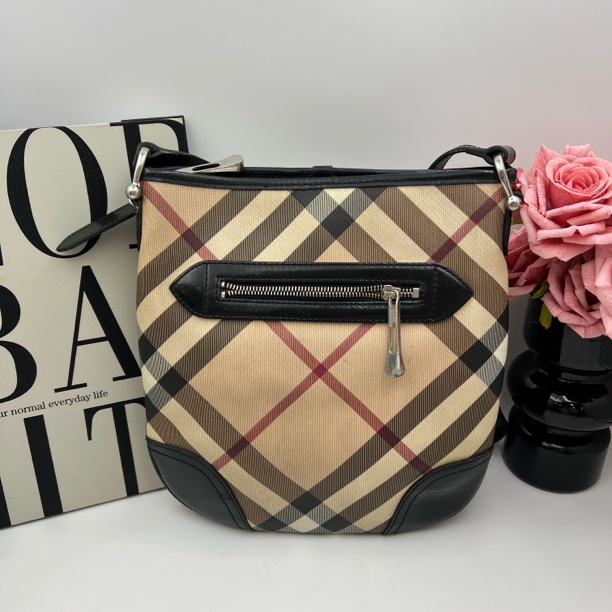 95新 BURBERRY/博柏利 8713/经典格纹黑色斜挎包