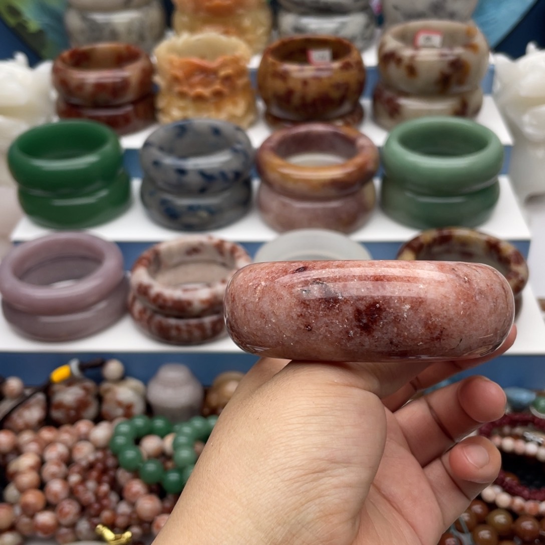 石英质玉手镯未镶嵌