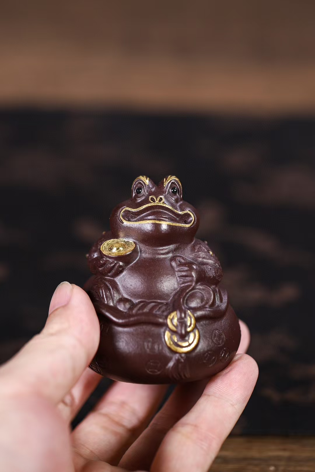 雕塑十二生肖茶宠陶瓷：描金代代有财蟾创意蟾蜍手把件