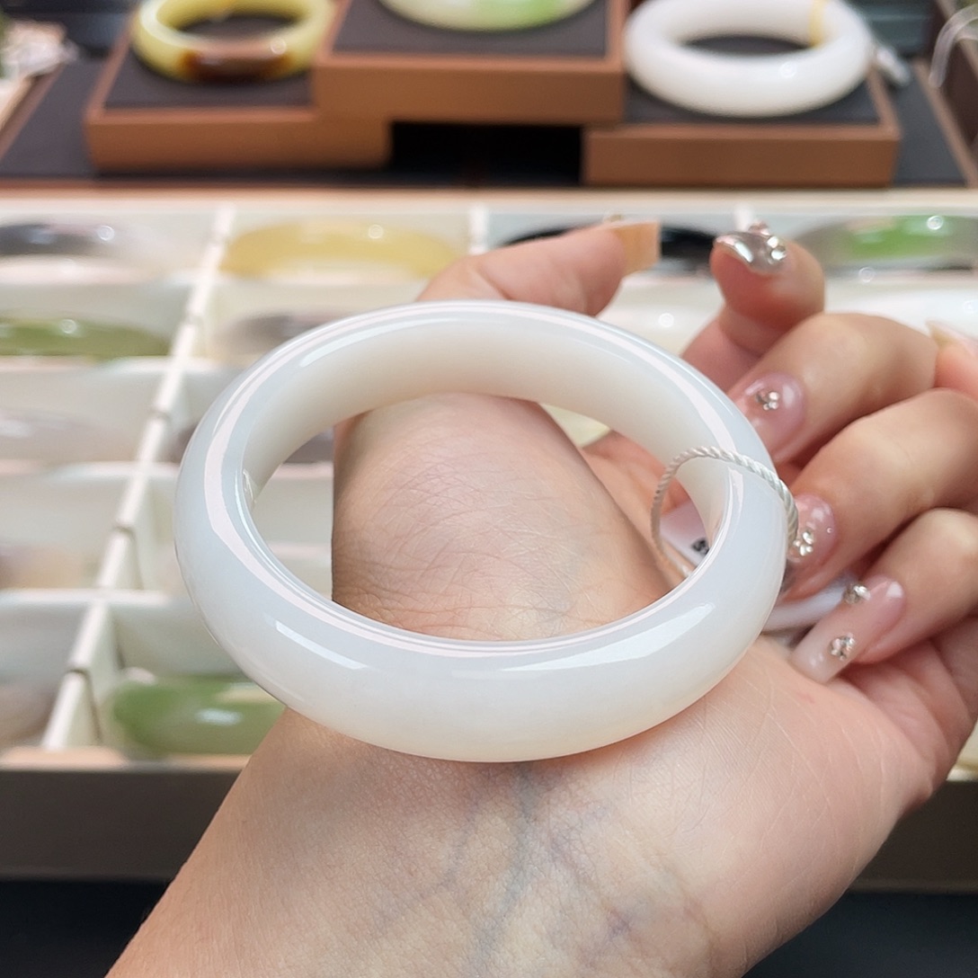 和田玉未镶嵌手镯