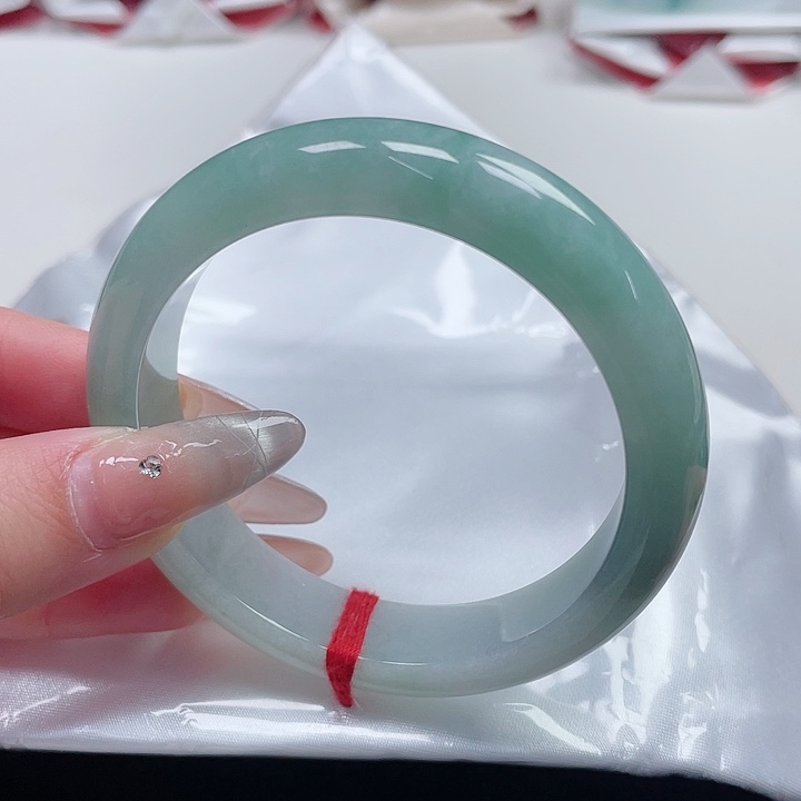 翡翠手镯未镶嵌缅甸