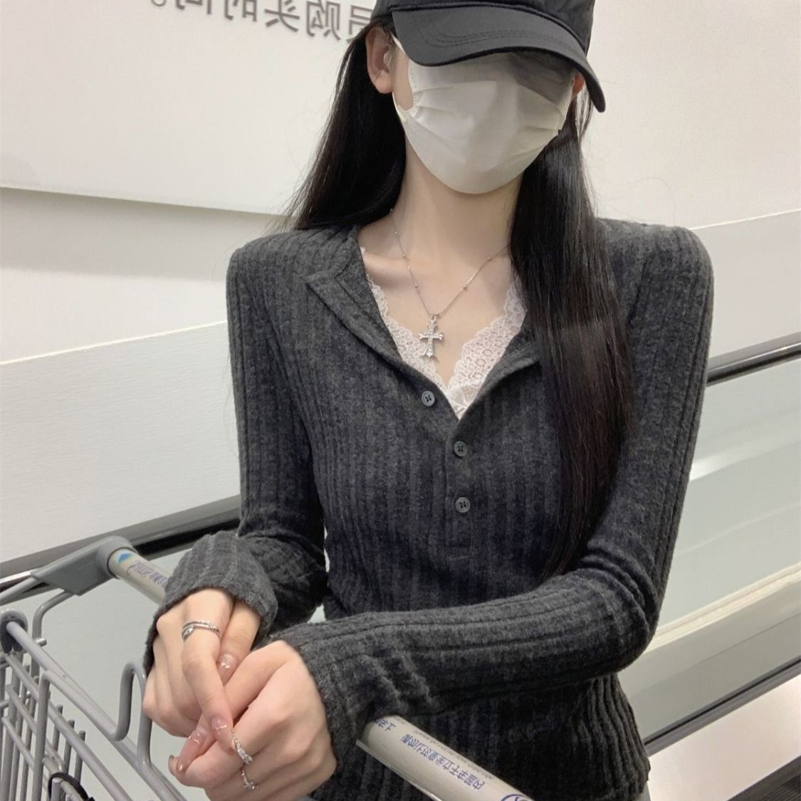 假两件蕾丝拼接V领针织衫女春秋款纯欲掐腰修身打底通勤上衣