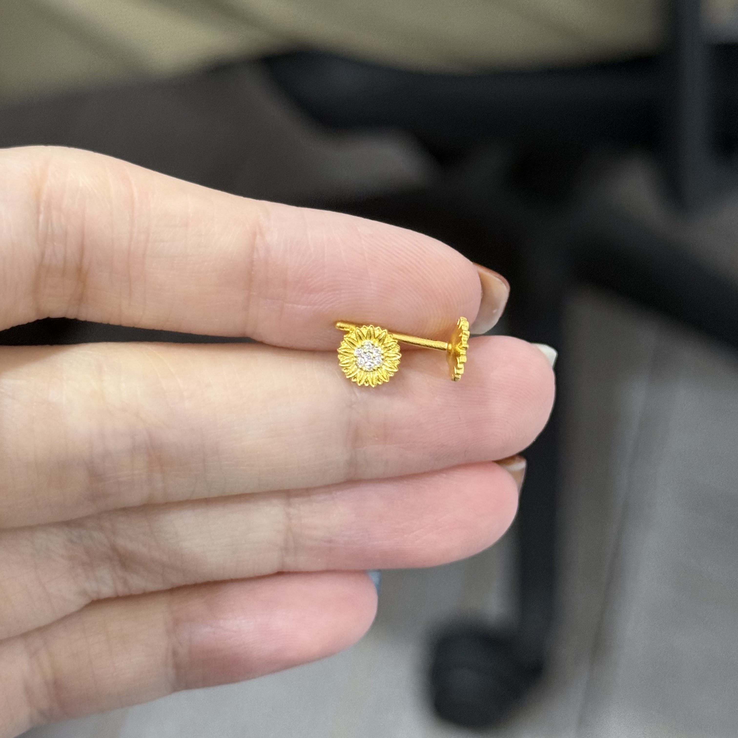 点钻雏菊耳钉 直针 足金999