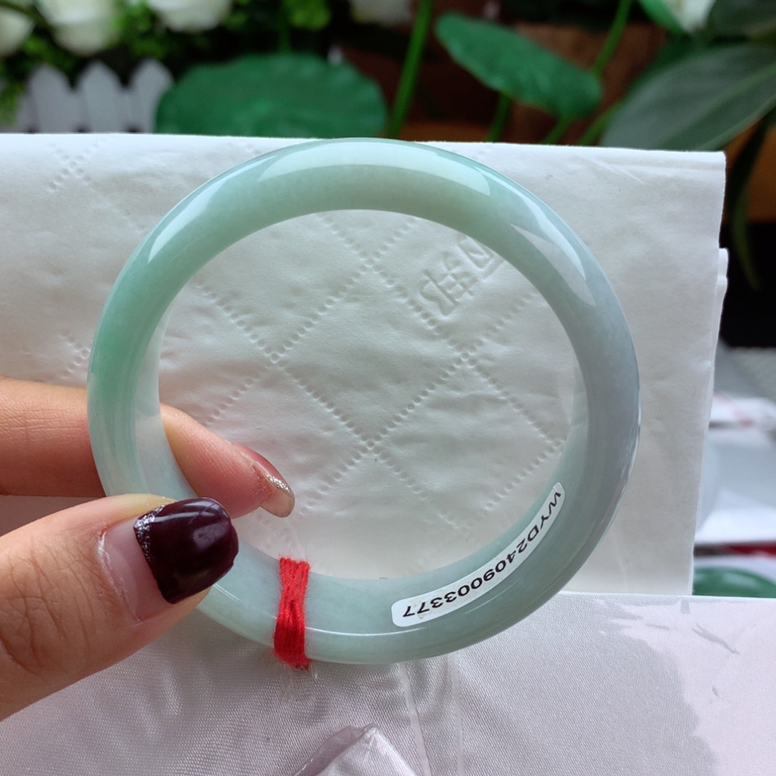 翡翠手镯未镶嵌纯天然